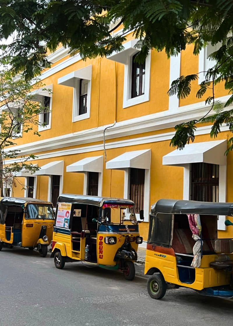 yellow tuktuks and yellow building in Pondicherry